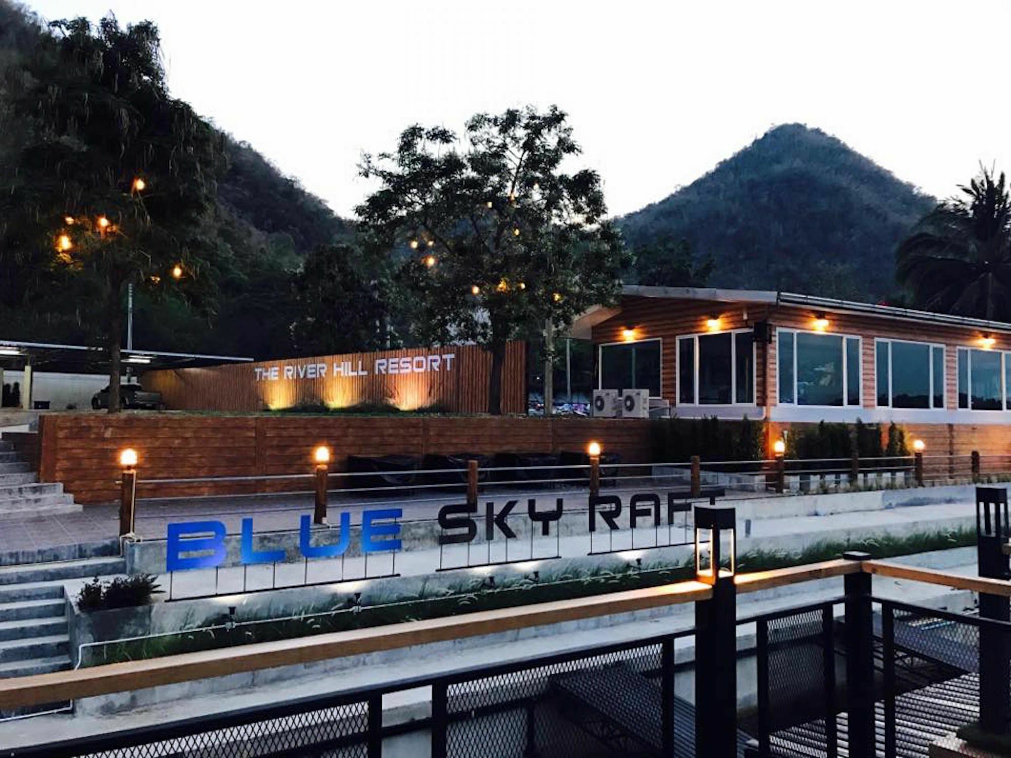 Blue Sky Raft At Kanchanaburi Exterior foto