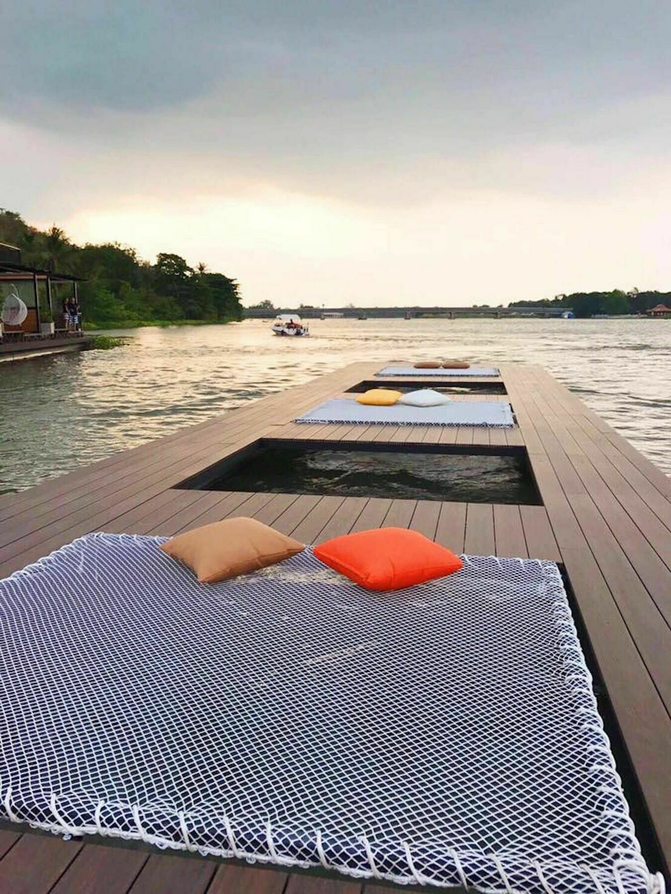 Blue Sky Raft At Kanchanaburi Exterior foto